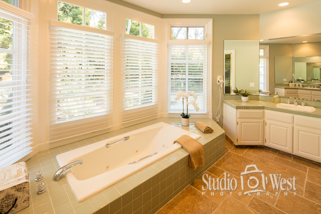 Central Coast Boutique Elder Care Home - Chateau Rose - San Luis Obispo CA Chateau Rose Elder Care Housing Bathroom - Luxurious Rooms - Architectural Photographer - San Luis Obispo Ca